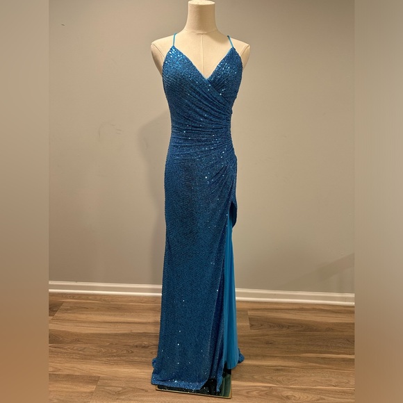 Prom•special occasion•pageant. NWT SZ medium - Picture 5 of 5